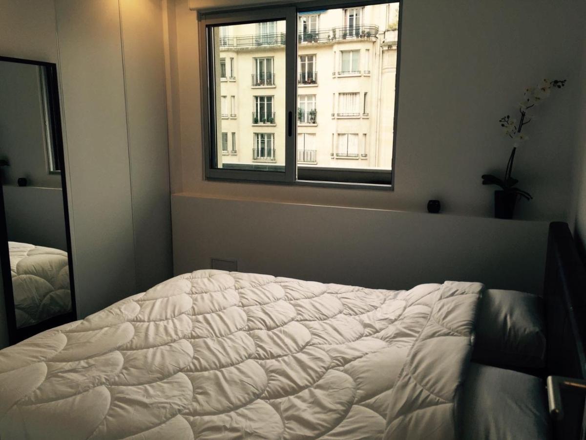 A Deux Pas Des Champs Elysees Paris Exterior foto